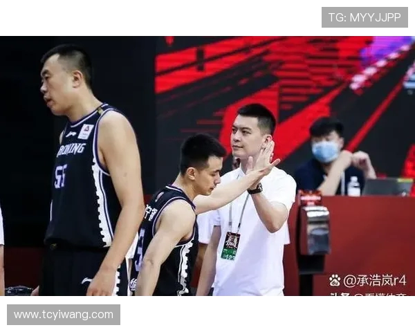 赛后分析:上海篮球队与南京篮球队的团队协作与战术执行探讨 赛后分析:上海篮球队与南京篮球队的团队协作与战术执行探讨