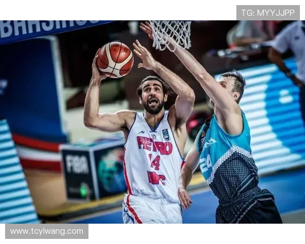 新疆男篮迎战阿尔利雅得全力争胜展现团队实力与竞技精神