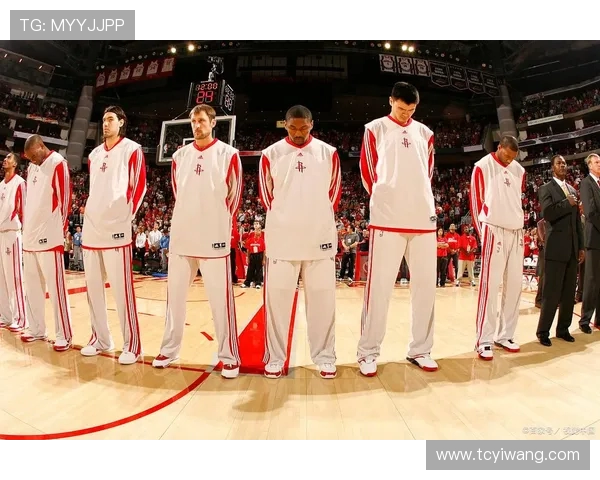 火箭队与猛龙队常规赛激战正酣球迷期待精彩对决与精彩表现