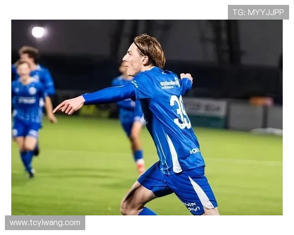 登博思与乌德勒支的精彩对决揭示了荷甲联赛的竞争魅力与球队实力对比 登博思与乌德勒支的精彩对决揭示了荷甲联赛的竞争魅力与球队实力对比